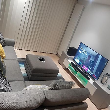 Lush Living - Double Room With Private Bathroom Londen Buitenkant foto