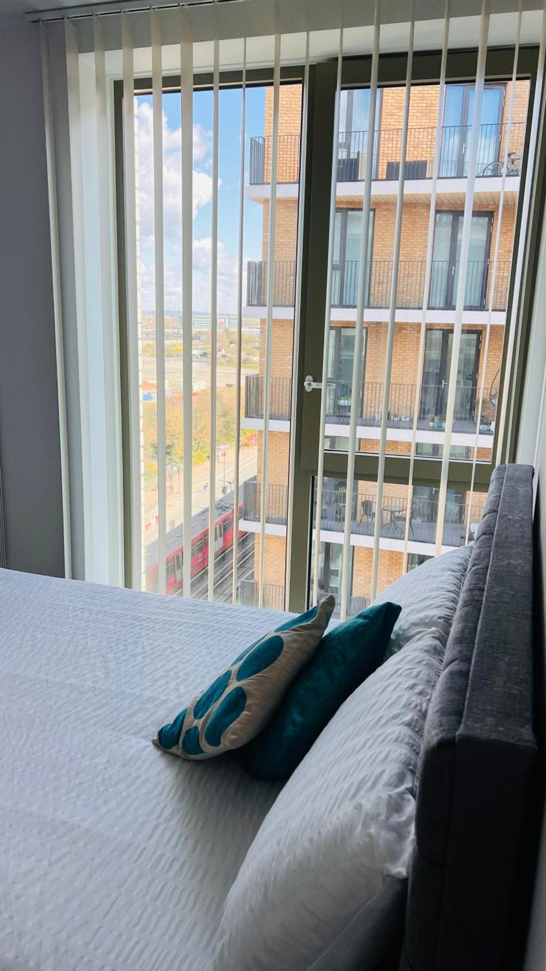 Lush Living - Double Room With Private Bathroom Londen Buitenkant foto