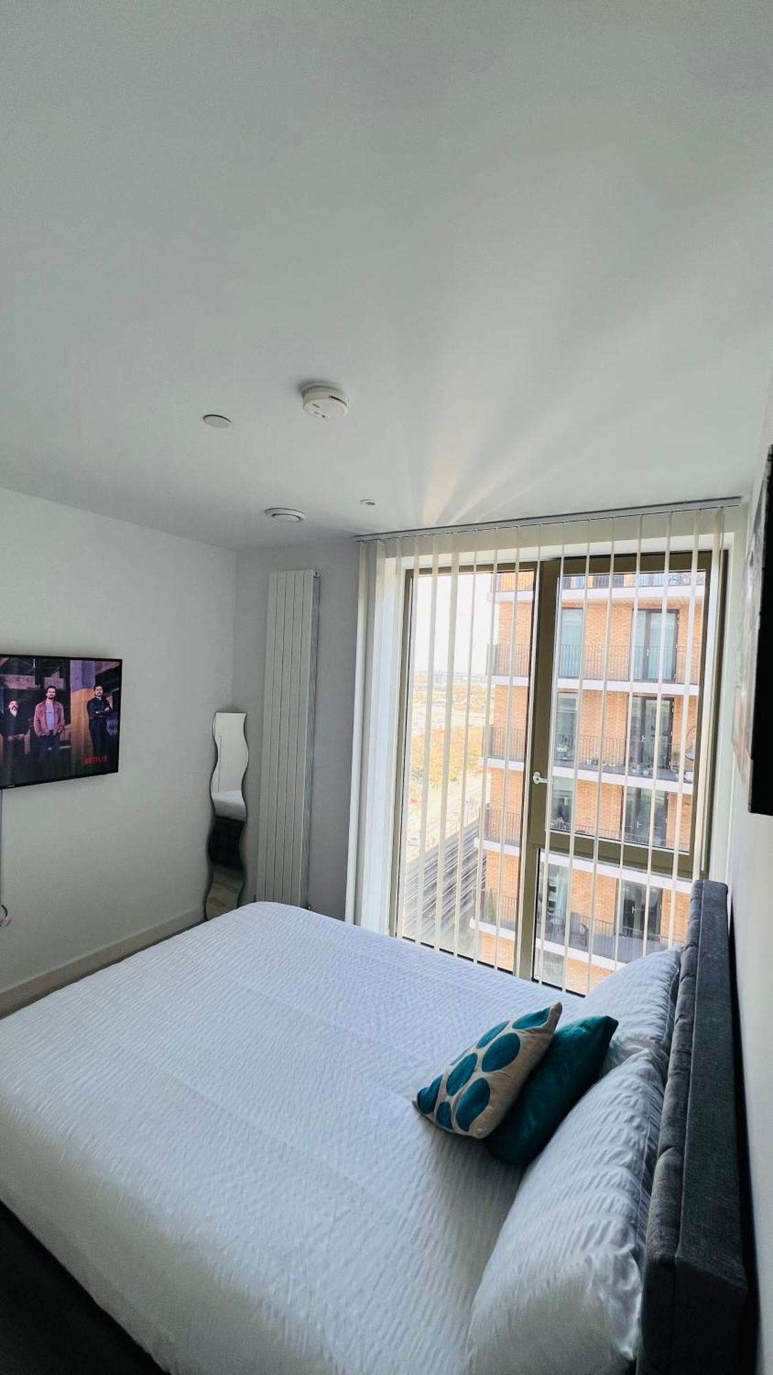 Lush Living - Double Room With Private Bathroom Londen Buitenkant foto