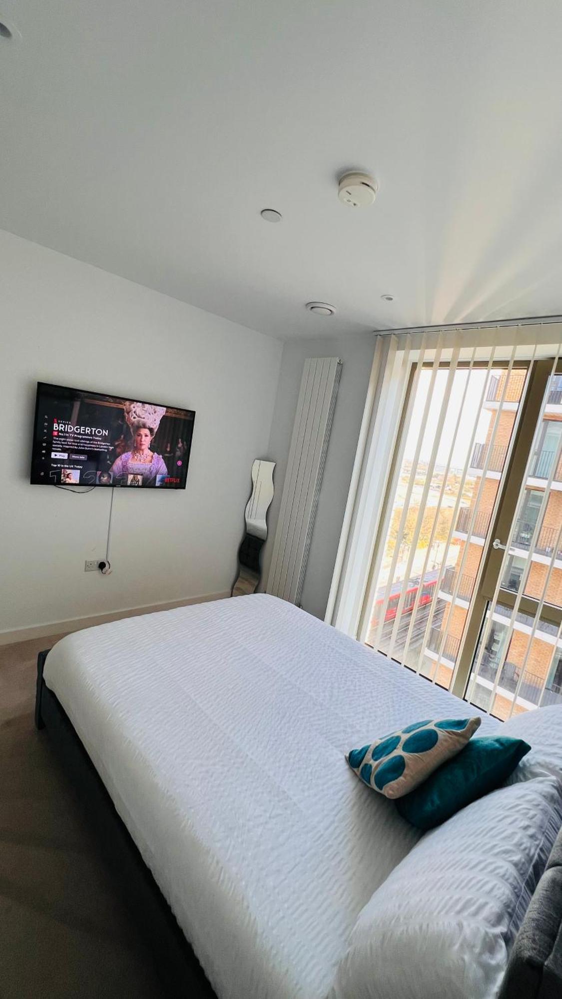 Lush Living - Double Room With Private Bathroom Londen Buitenkant foto