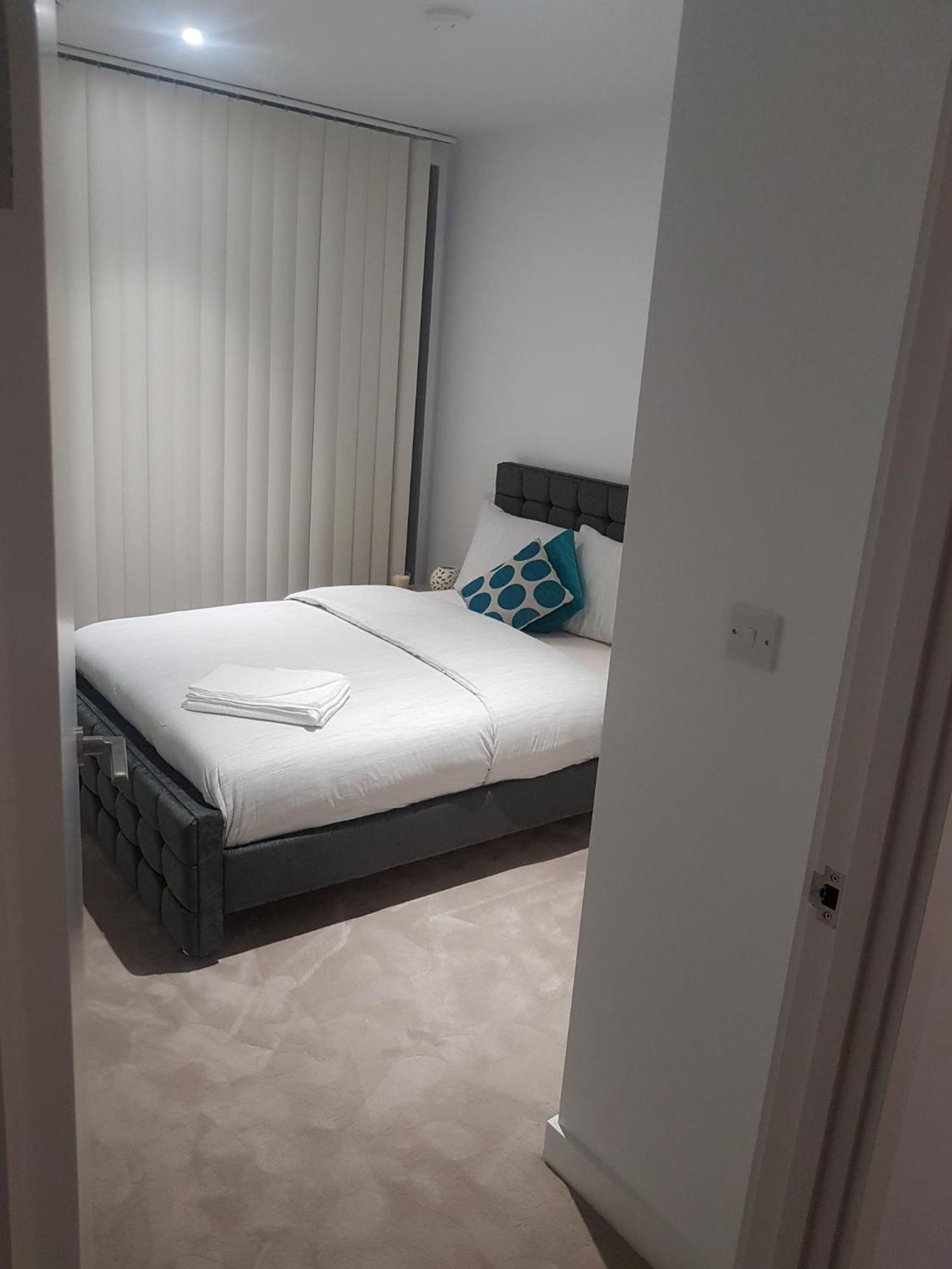 Lush Living - Double Room With Private Bathroom Londen Buitenkant foto