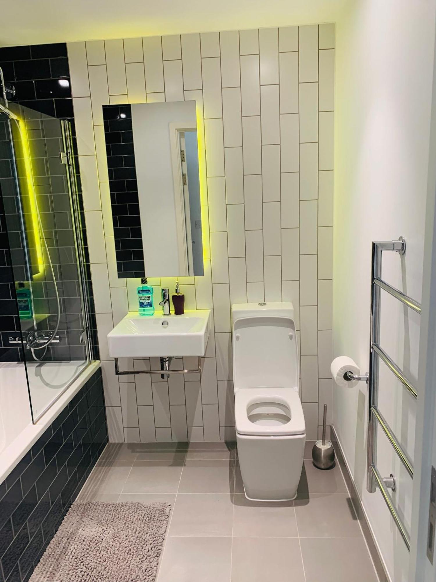 Lush Living - Double Room With Private Bathroom Londen Buitenkant foto
